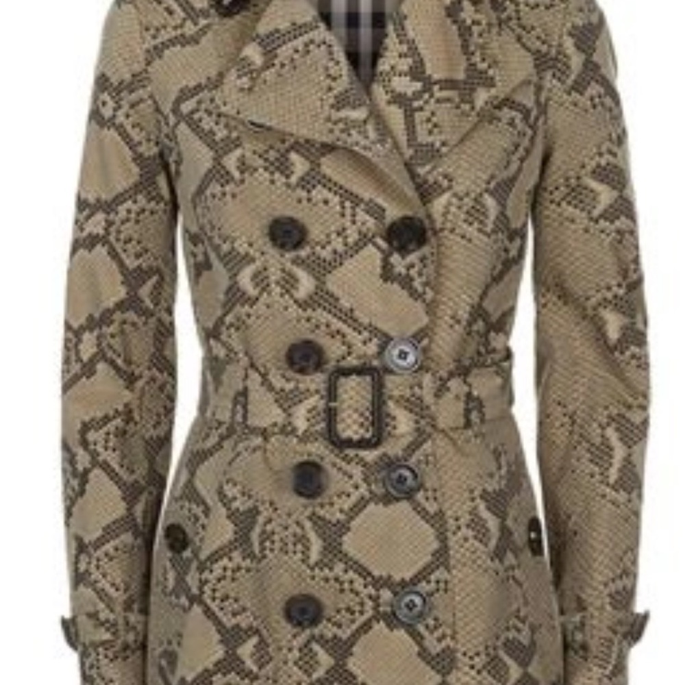 NWT Burberry Sandringham Trench Coat.